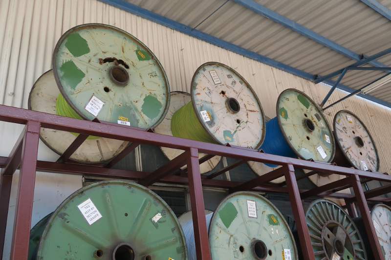 Close view of cable drums resting on the upper tier of the welded steel rack - V5000 Racking - V5-1 | Wong Lye Racking, Singapore Racking Manufacturer