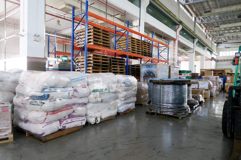 Bagged materials and cable reels on pallets beside the V3000 racking, pallets stored on the upper levels - V3000 Racking - V3-5 | Wong Lye Racking, Singapore Racking Manufacturer