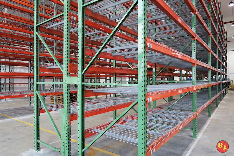 Pallet racking run with wire mesh decking on orange beams, end frame in the foreground - V3000 Racking - V3-3 | Wong Lye Racking, Singapore Racking Manufacturer