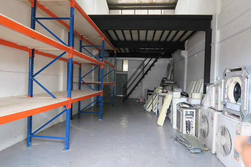 V3000 racking beside air-conditioning units stored on the floor, mezzanine at the rear - V3000 Racking - V3-2 | Wong Lye Racking, Singapore Racking Manufacturer