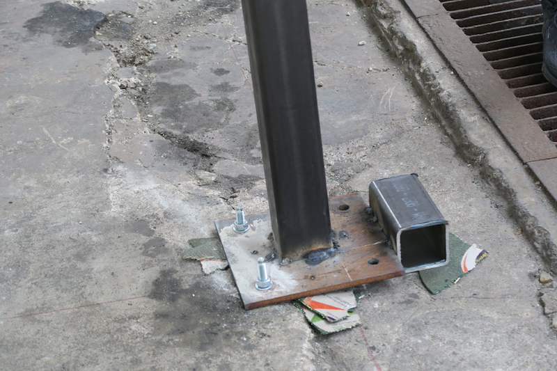 Square-hollow steel upright welded to a base plate and bolted to the floor - V5000 Racking - V5-1 | Wong Lye Racking, Singapore Racking Manufacturer
