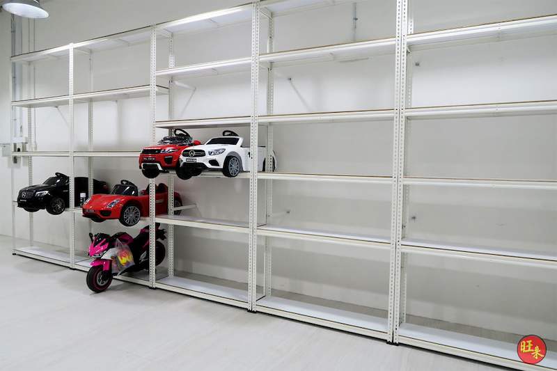 Long run of white boltless shelving with toy cars on one bay and the rest of the shelves empty - Boltless Racking - B3 | Wong Lye Racking, Singapore Racking Manufacturer