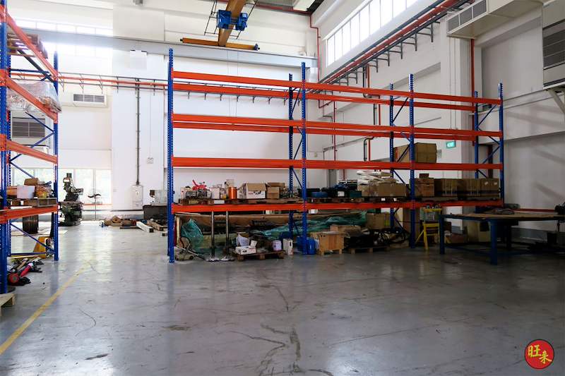 V3000 racking run against the workshop wall with parts on the lower level, floor clear in front - V3000 Racking - V3-5 | Wong Lye Racking, Singapore Racking Manufacturer