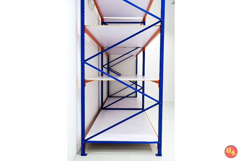 End view of the long-span racking with blue upright frame and diagonal bracing - Boltless Racking - B3 | Wong Lye Racking, Singapore Racking Manufacturer