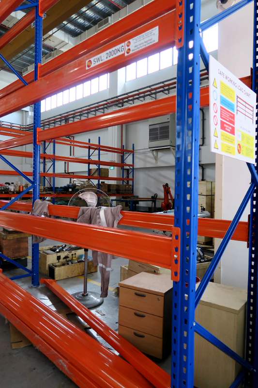 Corner of the V3000 racking run showing the upright, beam connectors and the load chart - V3000 Racking - V3-5 | Wong Lye Racking, Singapore Racking Manufacturer