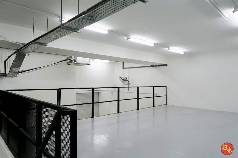 Upper deck of the mezzanine floor, empty, with black mesh railing along the edge and a grey epoxy floor - V8000 Racking - V8-6 | Wong Lye Racking, Singapore Racking Manufacturer