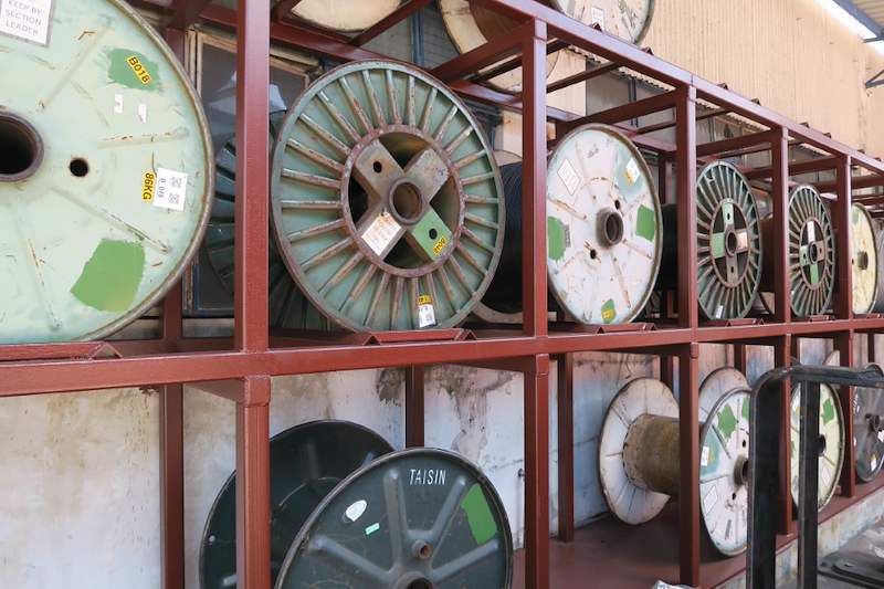 Two-tier welded steel rack with cable drums loaded in each bay along the wall - V5000 Racking - V5-1 | Wong Lye Racking, Singapore Racking Manufacturer