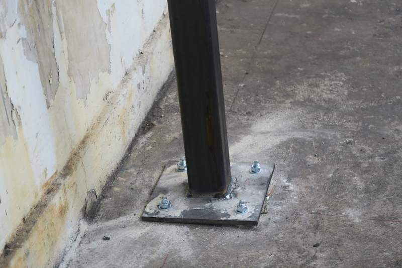 Steel upright on a bolted base plate against the wall - V5000 Racking - V5-1 | Wong Lye Racking, Singapore Racking Manufacturer