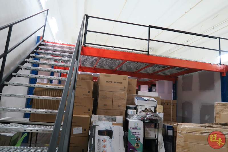 Mezzanine staircase and red-beamed deck above cartons of stock on the floor below - V6000 Racking - V6-7 | Wong Lye Racking, Singapore Racking Manufacturer