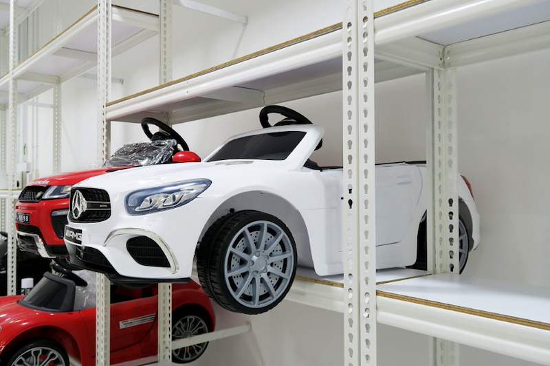 White ride-on toy car on a boltless shelving level, red toy car on the shelf below - Boltless Racking - B3 | Wong Lye Racking, Singapore Racking Manufacturer