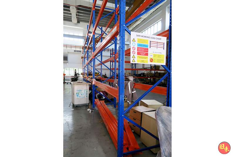 V3000 racking end frame with a safe working load chart on the upright - V3000 Racking - V3-5 | Wong Lye Racking, Singapore Racking Manufacturer