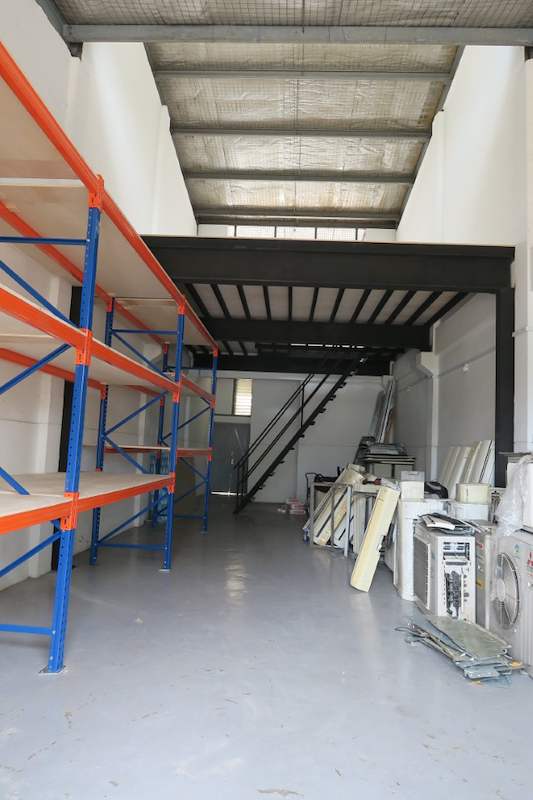 V3000 racking bays and the mezzanine at the rear, viewed from the front of the unit - V3000 Racking - V3-2 | Wong Lye Racking, Singapore Racking Manufacturer