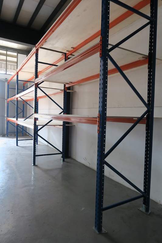 V3000 racking run along the wall from the end frame, decks empty - V3000 Racking - V3-2 | Wong Lye Racking, Singapore Racking Manufacturer