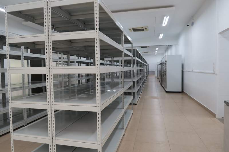 Rows of grey boltless shelving with steel shelves in a tiled room, aisles between them - Boltless Racking - B5 | Wong Lye Racking, Singapore Racking Manufacturer