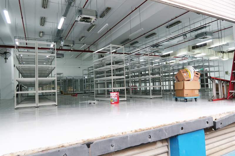 Beige boltless shelving rows inside the unit, seen from the loading dock - Boltless Racking - B7 | Wong Lye Racking, Singapore Racking Manufacturer