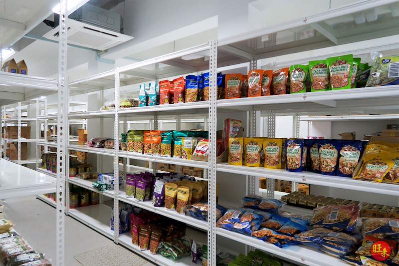 Bagged snacks and packaged food on white boltless shelving in the store - Boltless Racking - B6 | Wong Lye Racking, Singapore Racking Manufacturer