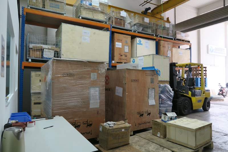 Racking bays with wire mesh cages on the upper level and timber crates stacked in front - V5000 Racking - V5-8 | Wong Lye Racking, Singapore Racking Manufacturer