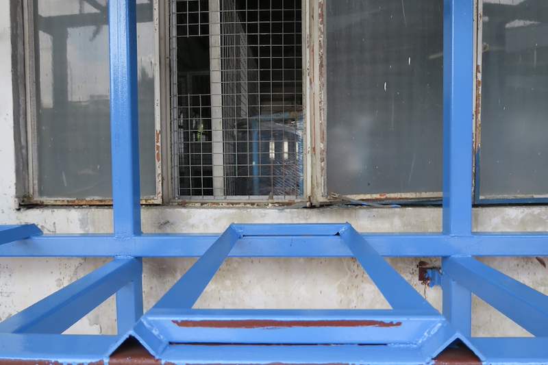 V-shaped steel cradle beam in blue primer spanning an upper-tier bay - V5000 Racking - V5-1 | Wong Lye Racking, Singapore Racking Manufacturer