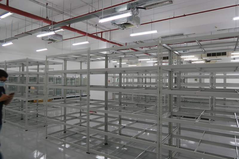Beige boltless shelving blocks arranged in rows on the epoxy floor - Boltless Racking - B7 | Wong Lye Racking, Singapore Racking Manufacturer