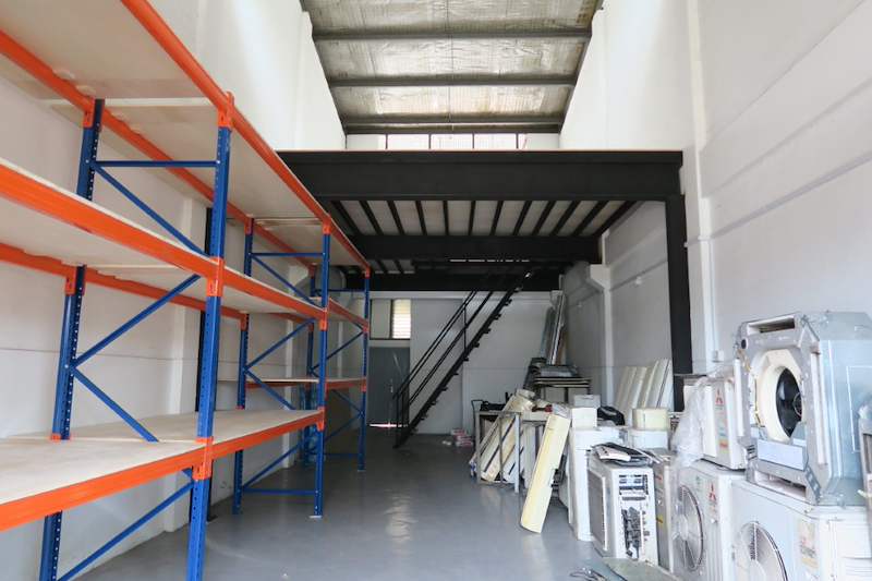 V3000 racking run with orange beams and plywood decks, black steel mezzanine and staircase at the end of the unit - V3000 Racking - V3-2 | Wong Lye Racking, Singapore Racking Manufacturer
