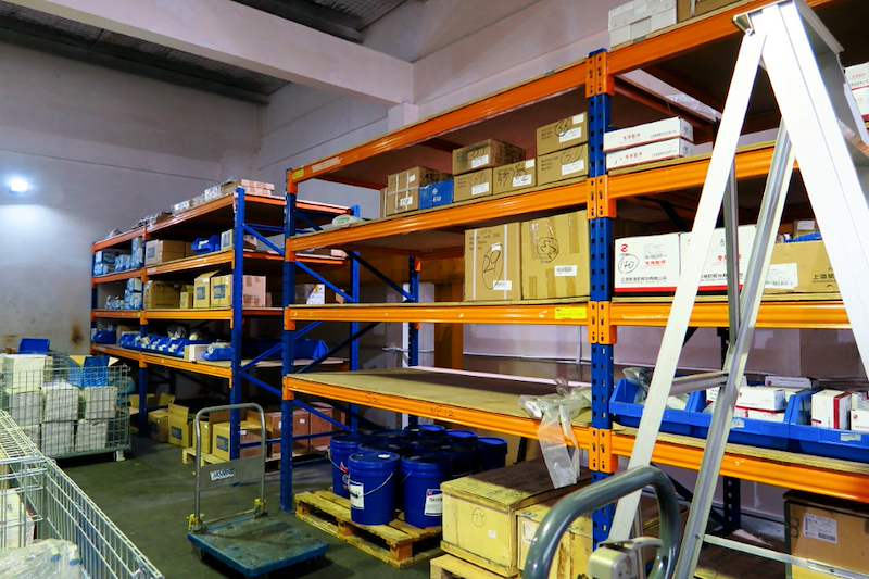Racking bays with timber decking and cartons on the mezzanine, ladder in the aisle - V5000 Racking - V5-8 | Wong Lye Racking, Singapore Racking Manufacturer