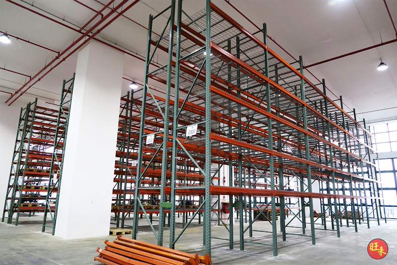 Pallet racking run past a column with beams stacked on the floor awaiting installation - V3000 Racking - V3-3 | Wong Lye Racking, Singapore Racking Manufacturer