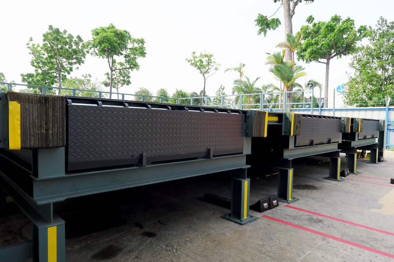 Steel chequer-plate loading platforms on legs in a yard, with edge posts painted for visibility - V10000 Racking - V10-1 | Wong Lye Racking, Singapore Racking Manufacturer