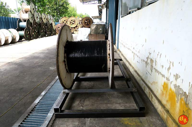 Cable drum on the base frame along the wall, viewed along the drain channel - V5000 Racking - V5-1 | Wong Lye Racking, Singapore Racking Manufacturer
