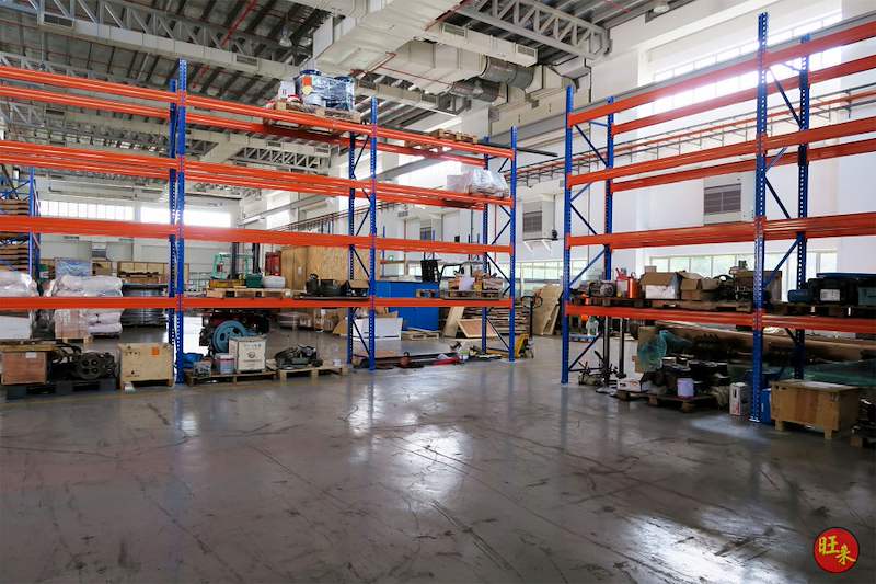 Wide view of the V3000 racking runs with parts on the lower levels - V3000 Racking - V3-5 | Wong Lye Racking, Singapore Racking Manufacturer