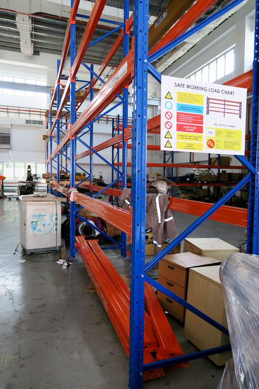 Safe working load chart fixed to a V3000 upright at the end of the run - V3000 Racking - V3-5 | Wong Lye Racking, Singapore Racking Manufacturer