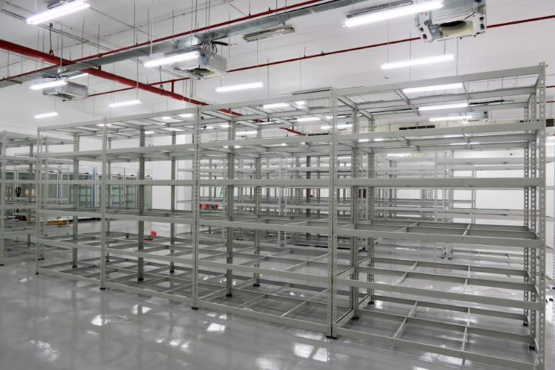 Boltless shelving rows under ceiling ductwork and lighting, shelves empty - Boltless Racking - B7 | Wong Lye Racking, Singapore Racking Manufacturer