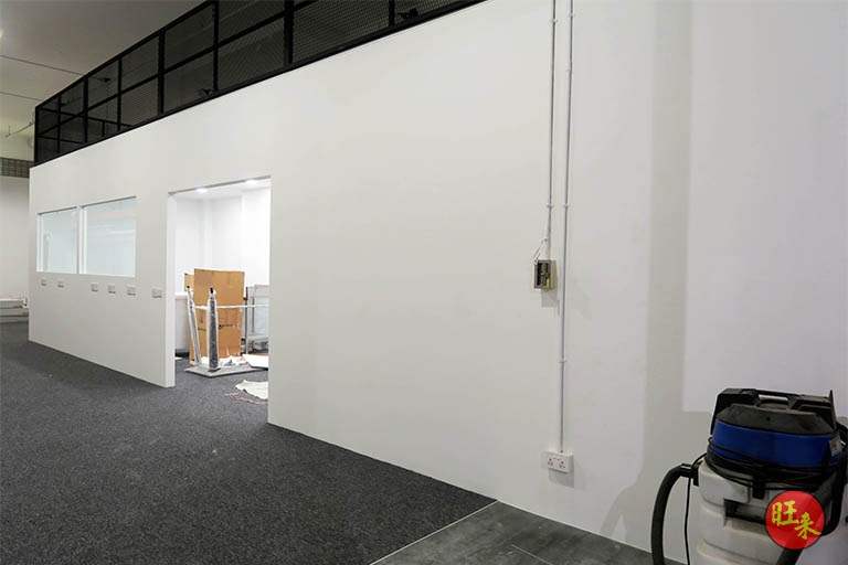 Partition wall and glass windows of the office rooms built under the mezzanine - V5000 Racking - V5-13 | Wong Lye Racking, Singapore Racking Manufacturer