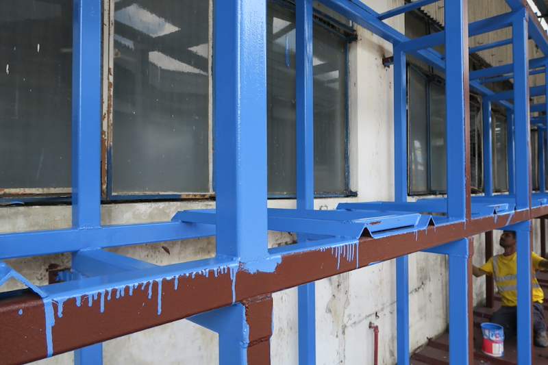 Blue-primed uprights and cradle beams on the red-oxide base frame during painting - V5000 Racking - V5-1 | Wong Lye Racking, Singapore Racking Manufacturer