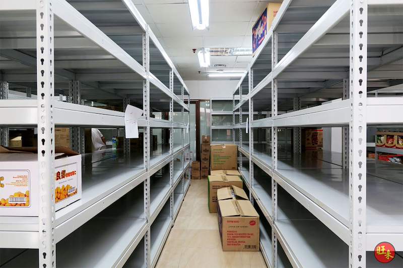 Aisle between boltless shelving rows with cartons on the floor and on the shelves - Boltless Racking - B2 | Wong Lye Racking, Singapore Racking Manufacturer