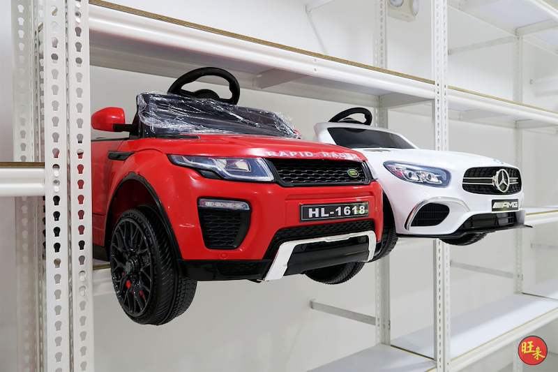 Red ride-on toy car on the boltless shelf with the white toy car alongside - Boltless Racking - B3 | Wong Lye Racking, Singapore Racking Manufacturer