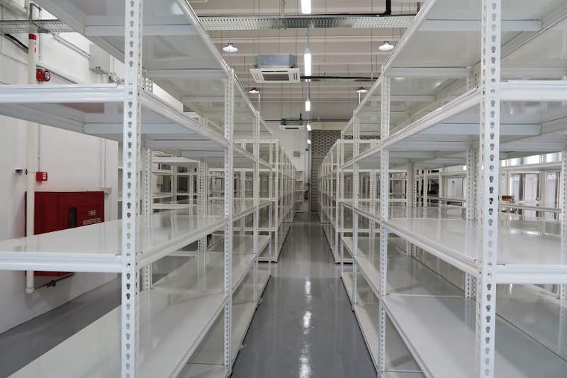 Racking Decking in Singapore: Steel Panel, Wire Mesh or Chipboard